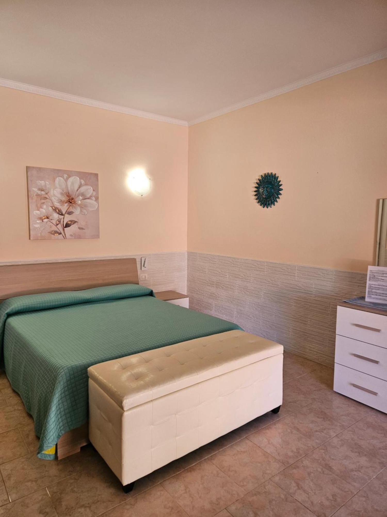 La Rosa Dei Venti B&B Chia Exteriör bild